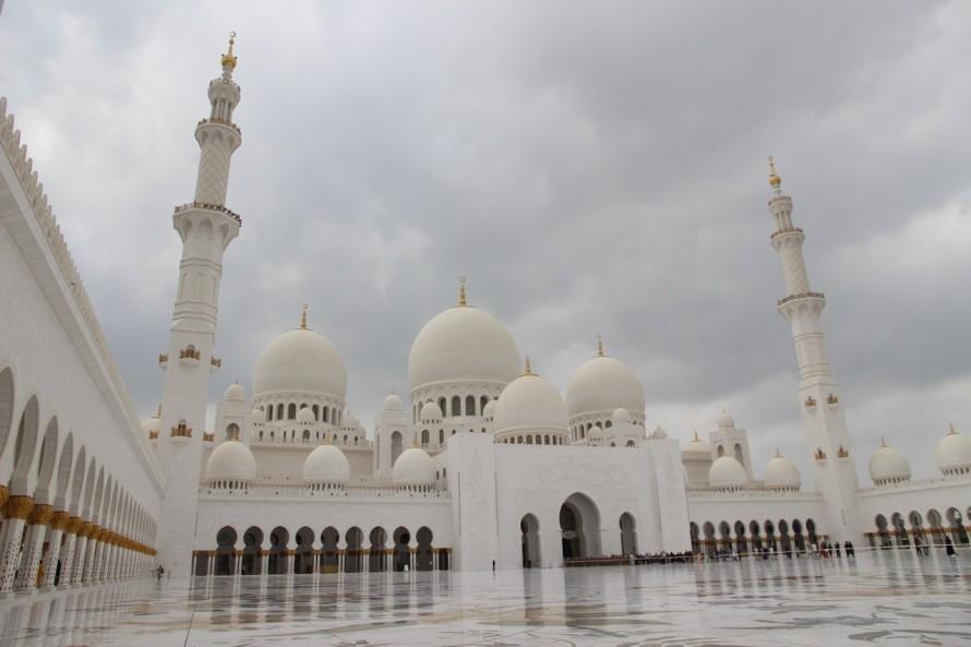 Does Abu Dhabi have the biggest mosque